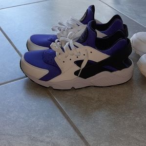 Nike Air Hurache's Size 10.5 (Fit for size 10)